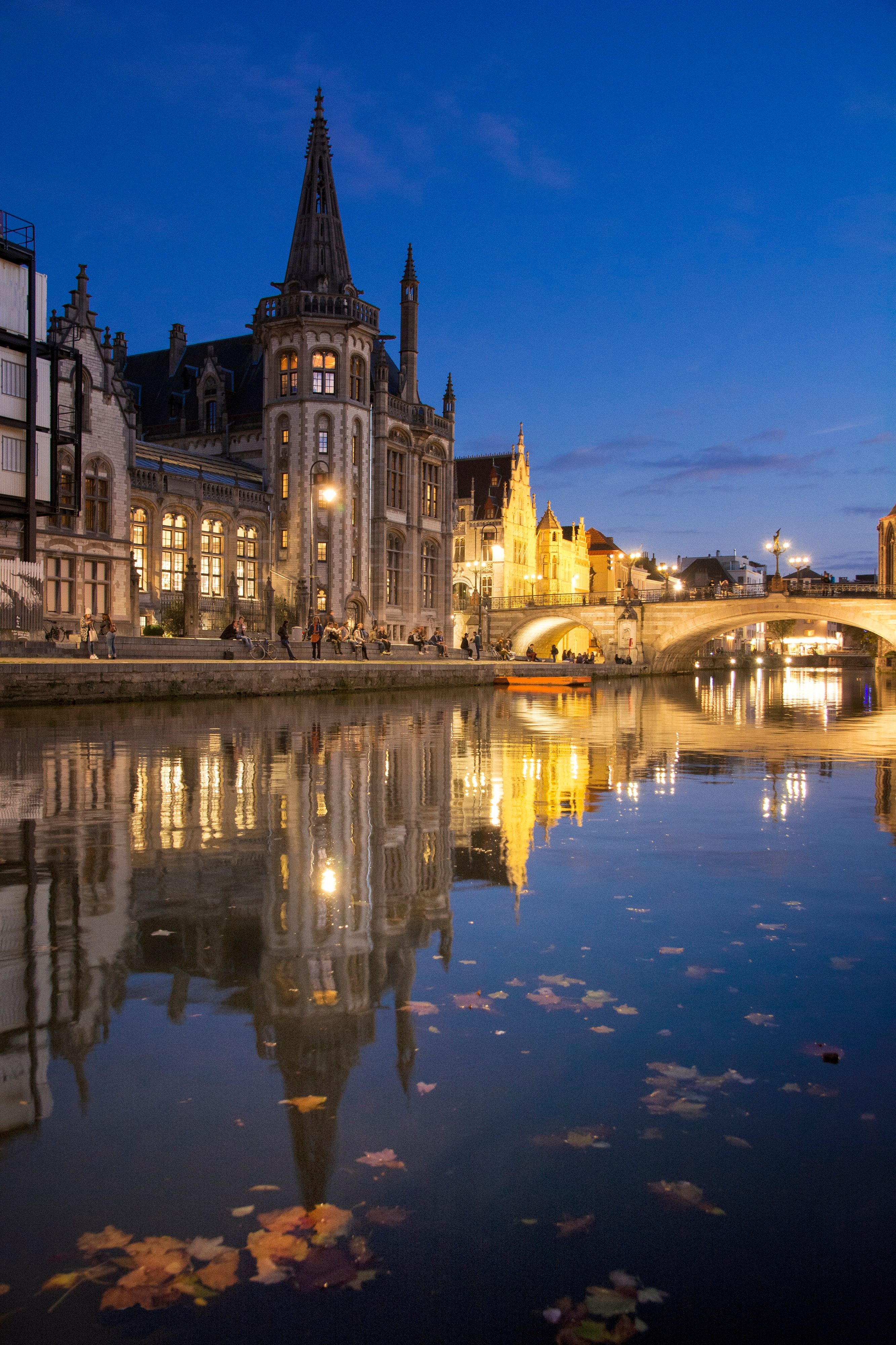 Mittelalterliche Gebäude an der Graslei am Ufer der Leie in Gent