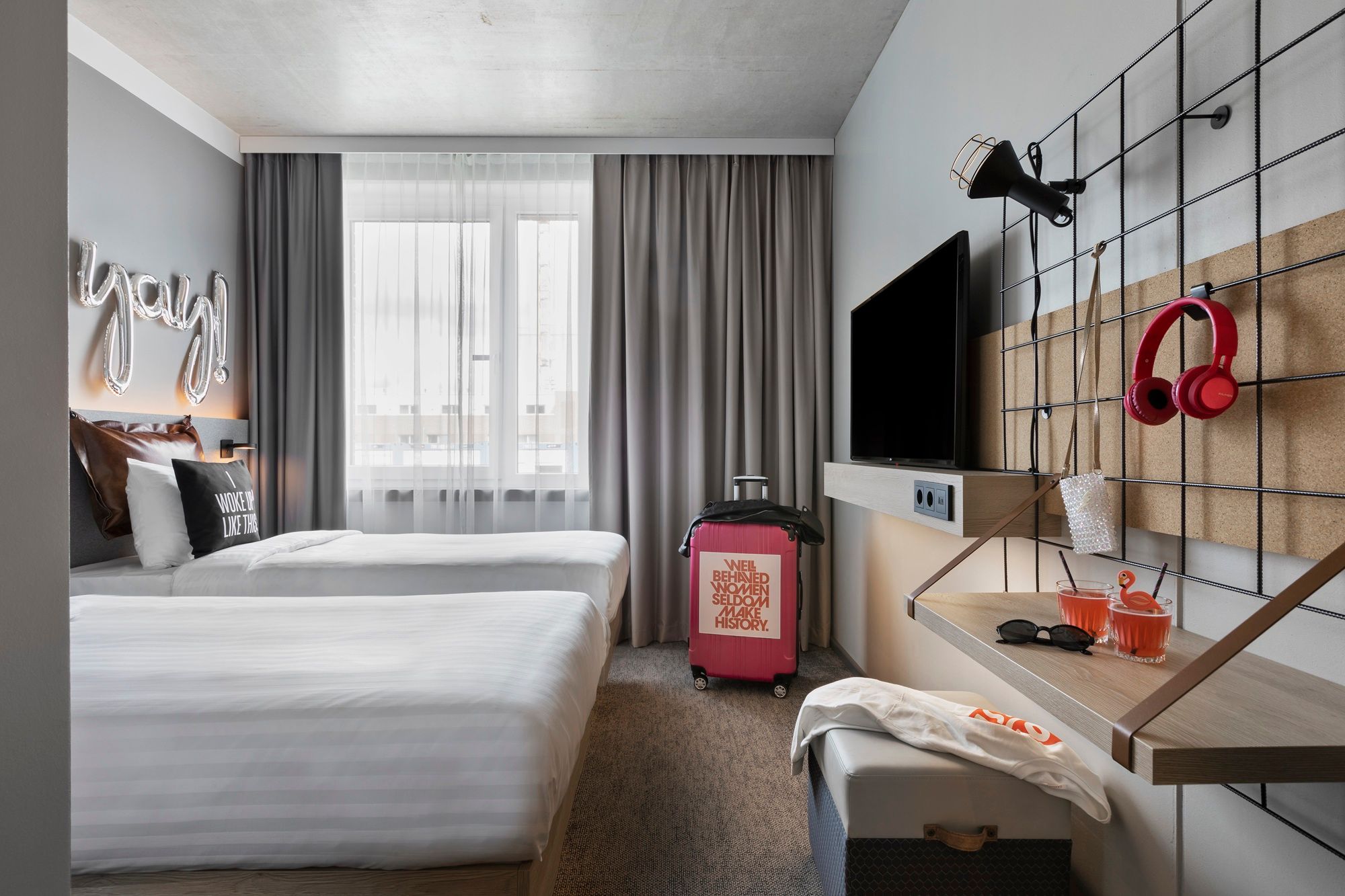 Moxy Room