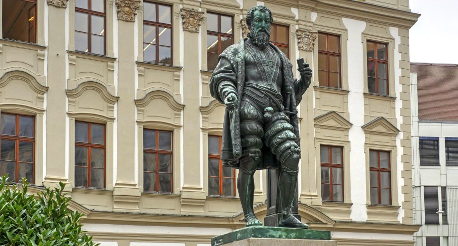 Augsburg Statue, © Getty Images Hans-Peter Merten