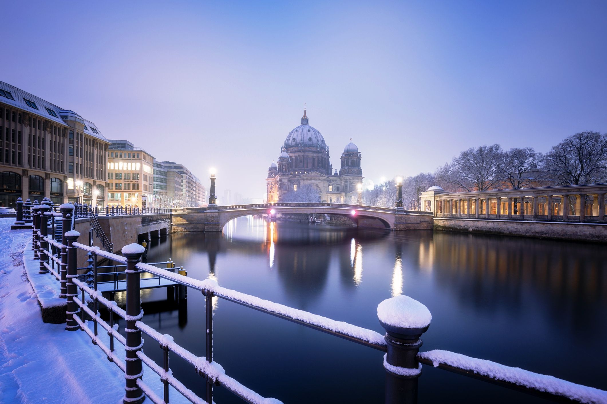 Berlin im Winter mit Spreeblick und Berliner Dom