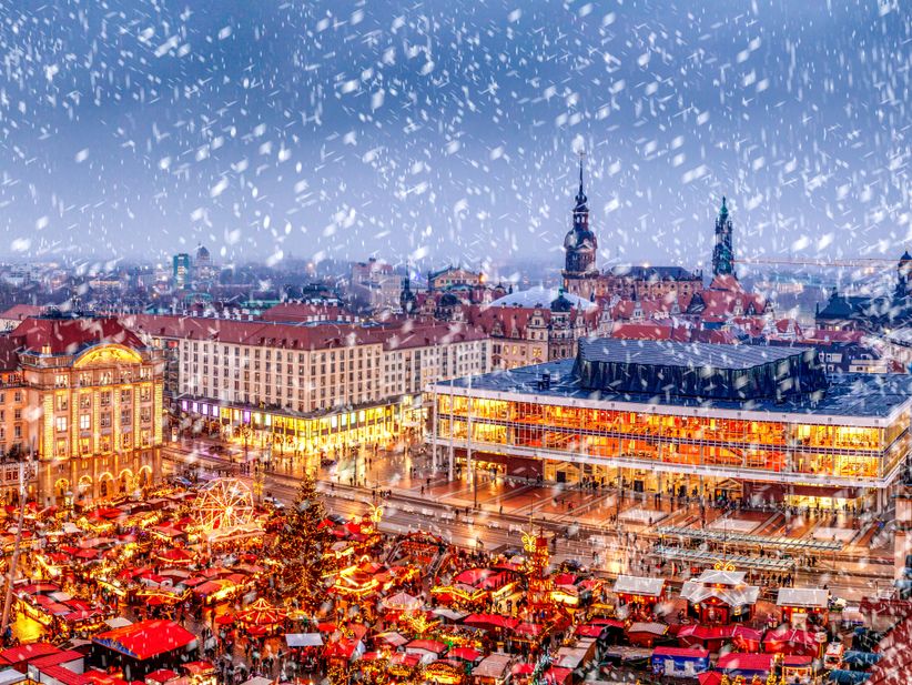 Dresdner Striezelmarkt im Winter bei Schnee