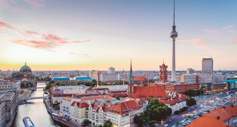 Panorama von Berlin - BAHNHIT.DE, © getty, Foto: Nikada