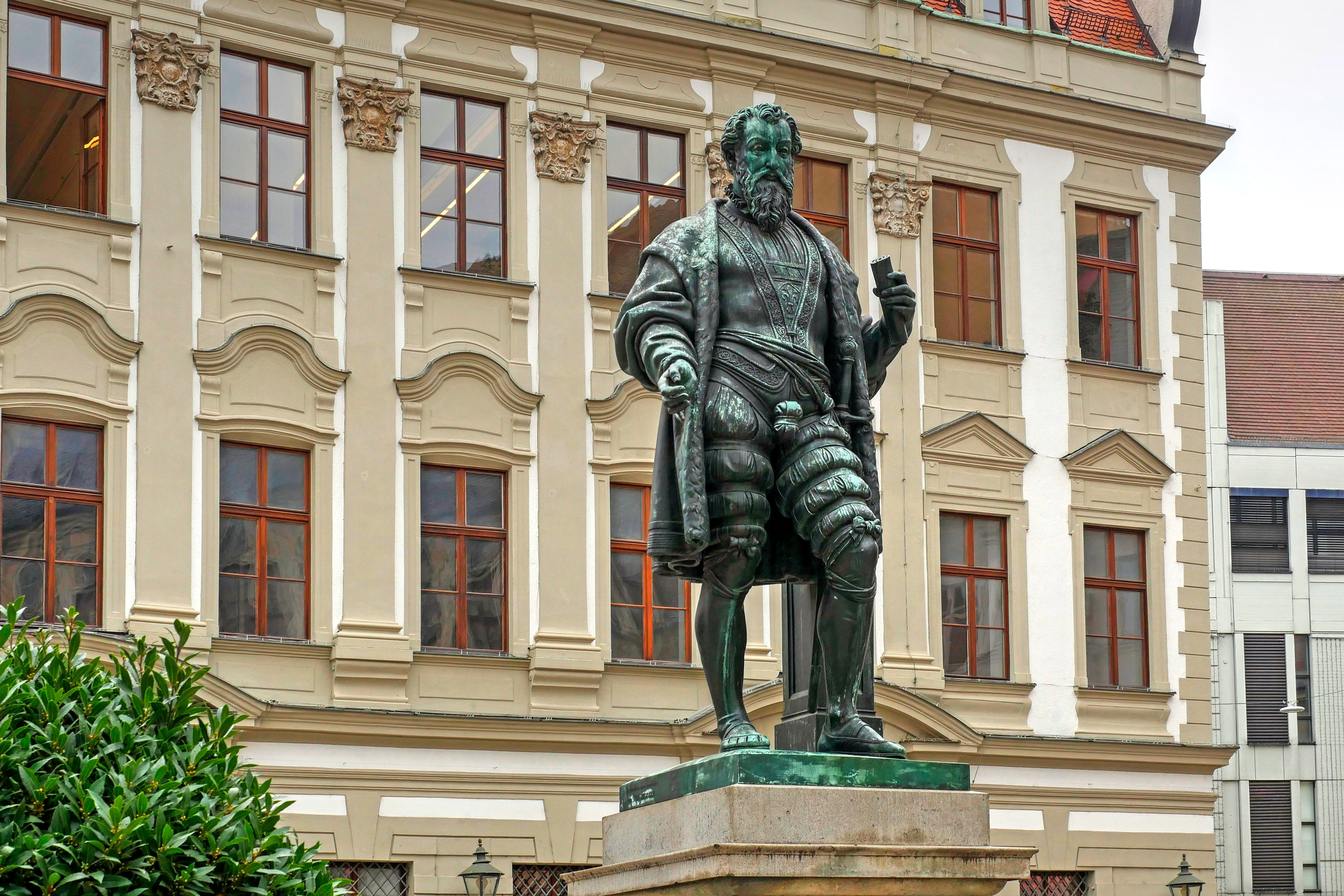 Statue von Hans Jakob Fugger in Augsburg