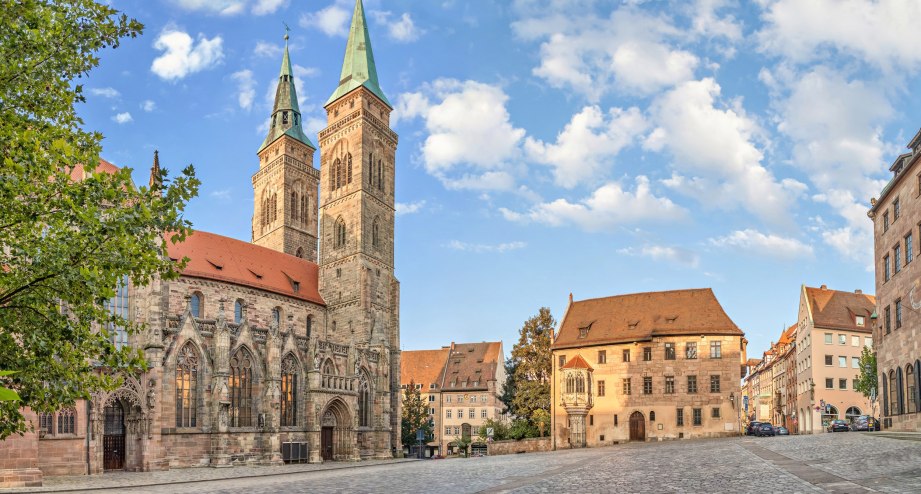 Mittelalterliche Kirche des St. Sebald - Sebalduskirche Nürnberg - BAHNHIT.DE, © getty, Foto: bbsferrari