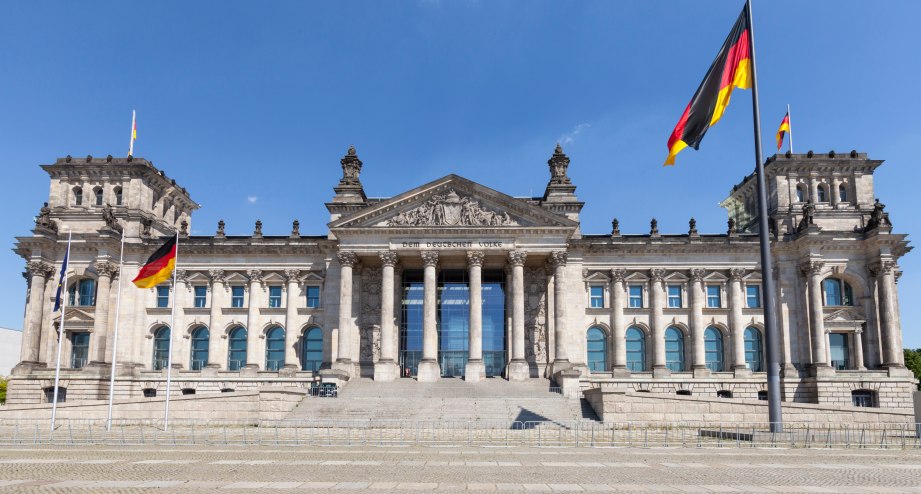 Reichstag in Berlin - BAHNHIT.DE, © getty, Foto: Westend61 / Wilfried Wirth