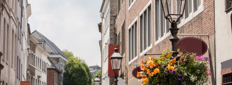 Bahnhit Aachen, © Getty, Teka77