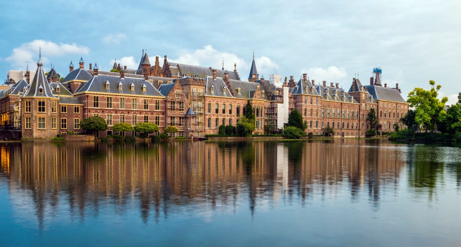 Den Haag Flussspiegelung, © Getty Images Mihai Lefter