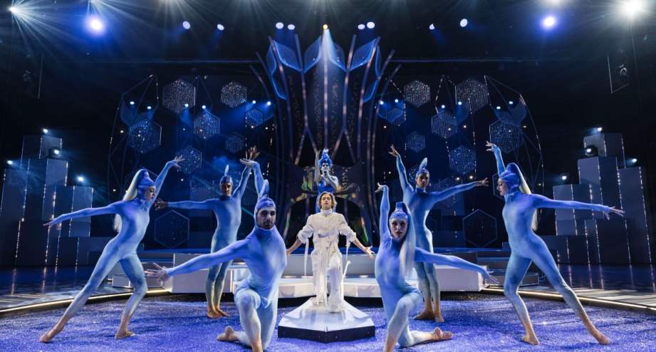 FriPa_Falling-in-love_Kostuemdesign_Jean-Paul-Gaultier, © Friedrichstadtpalast Berlin