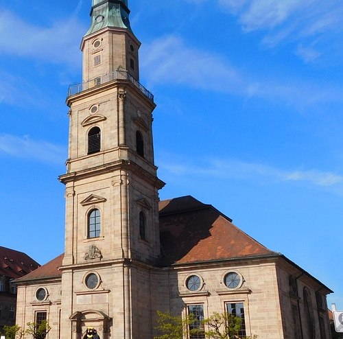 Bahnhit Erlangen Hugenottenkirche, © Pixabay