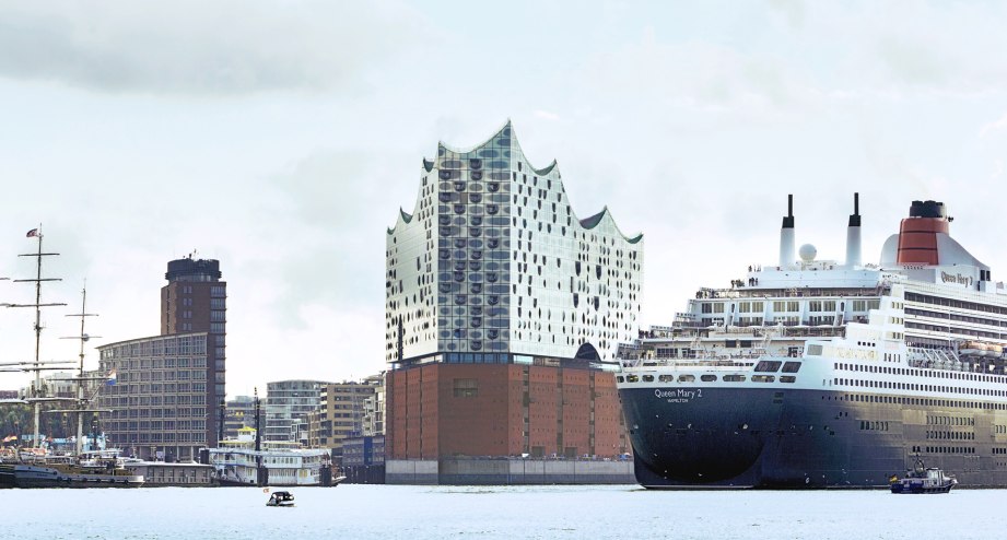 Hamburger Hafen mit Queen Mary - BAHNHIT.DE, © getty, Foto: Joerg Modrow