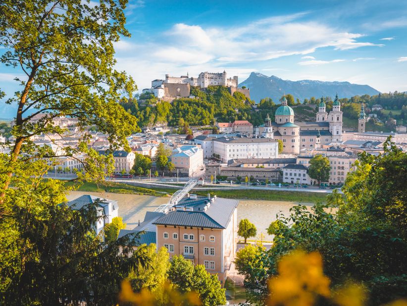 Salzburger Stadtsilhouette im Sommer