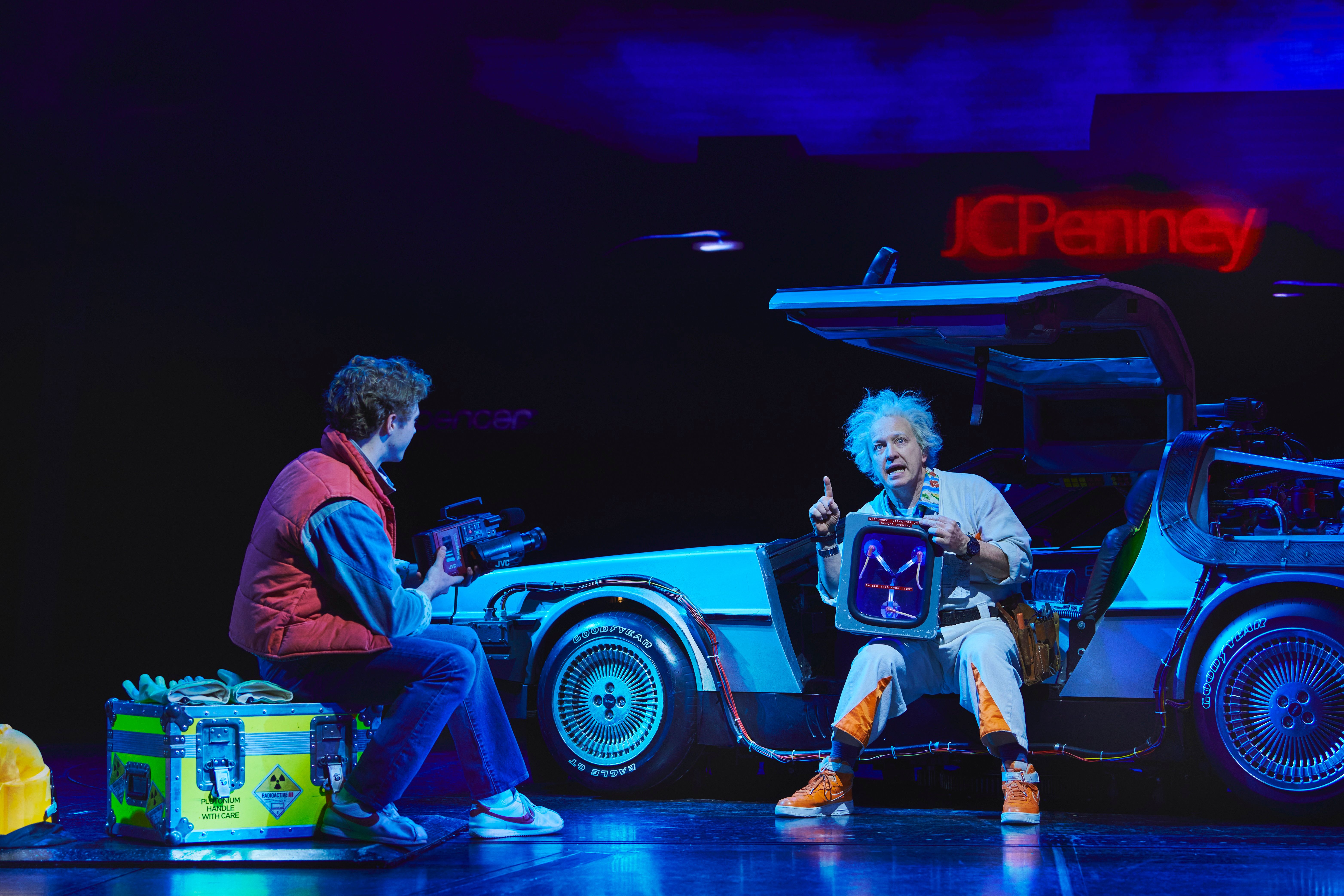 Bühnenszene aus dem Musical Zurück in die Zukunft – Das Musical