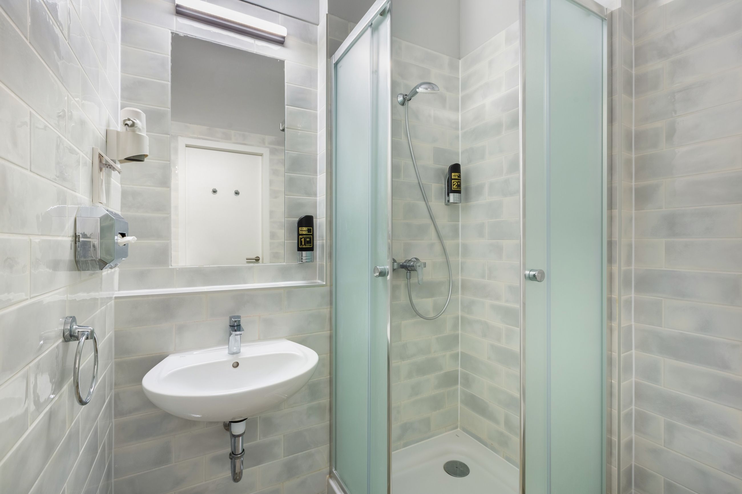 Badezimmer im a&o Hostel Budapest