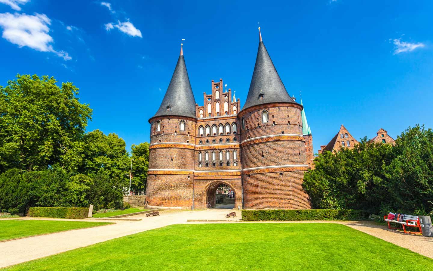 Holstentor Lübeck im Sommer