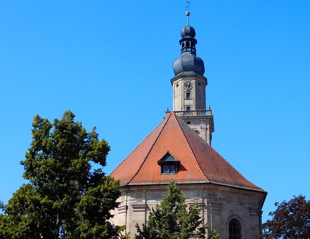 Bahnhit Erlangen Kirchturm, © Pixabay