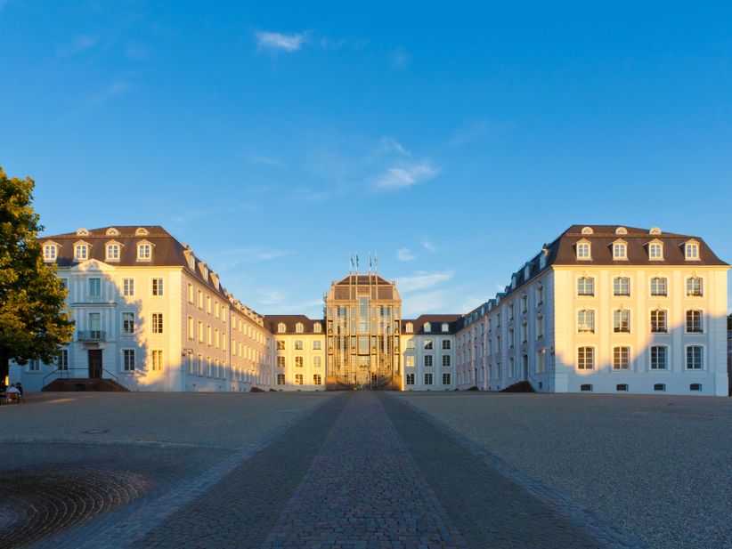 Schloss in Saarbrücken in der goldenen Stunde