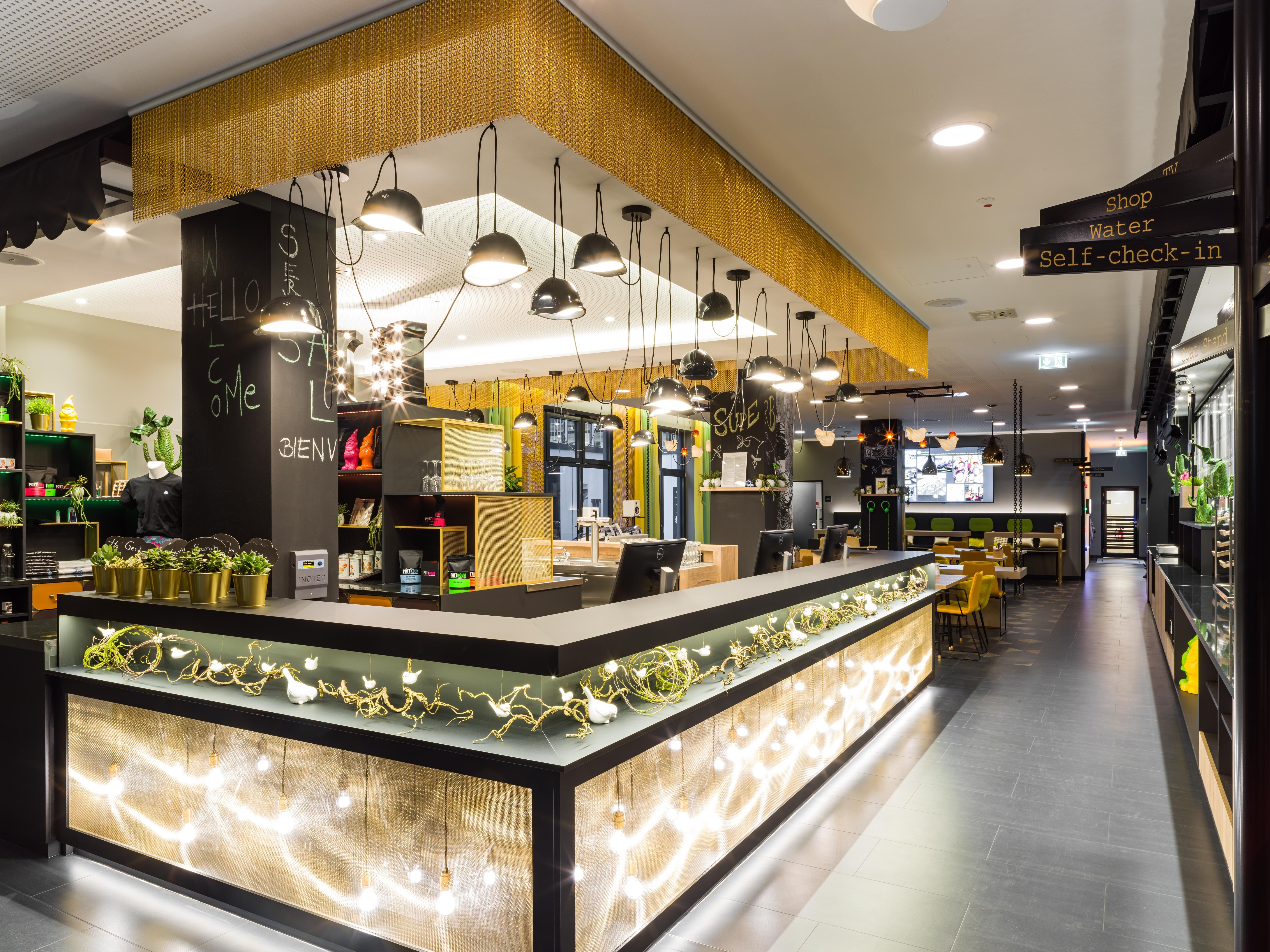 Hotel Bar