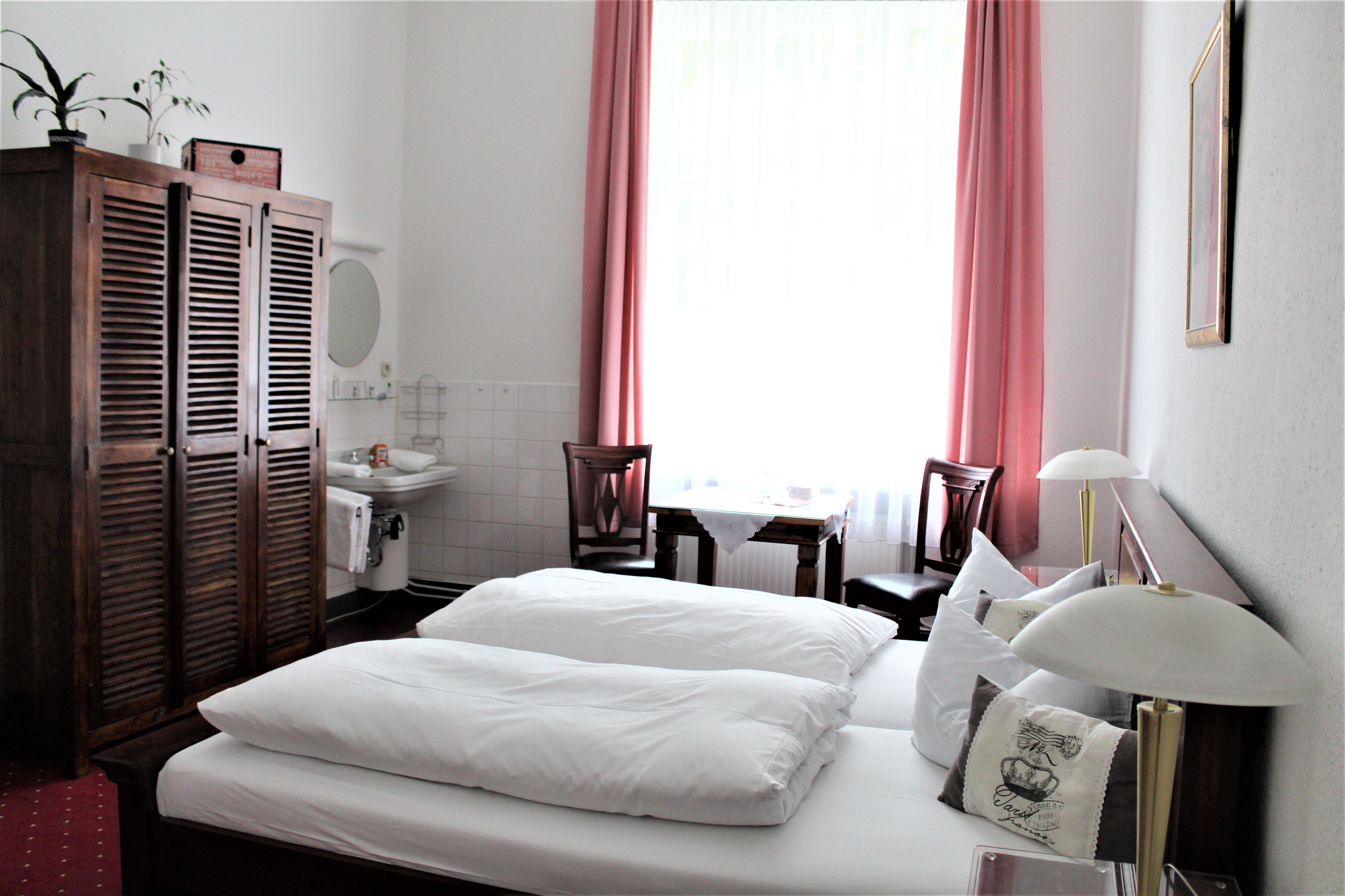 Doppelzimmer mit Waschecke