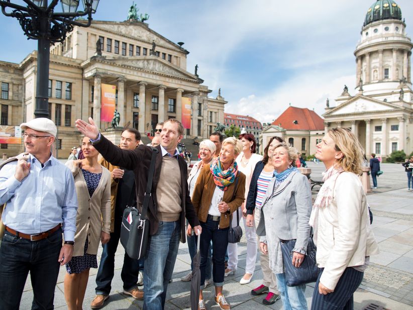 Gruppenreise am Gendarmenmarkt Berlin
