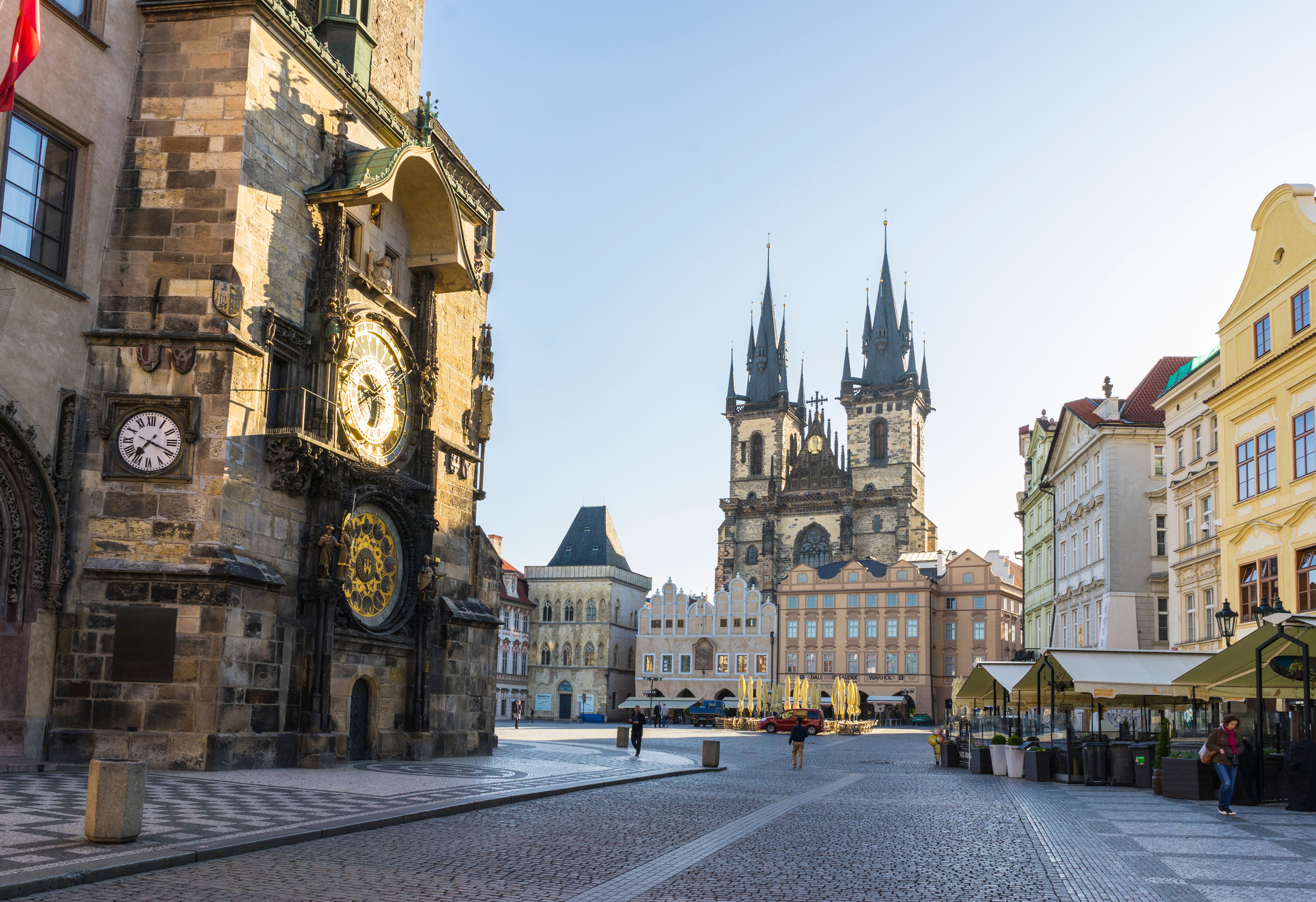 Blick auf einen großen Platz in der Prager Altstadt