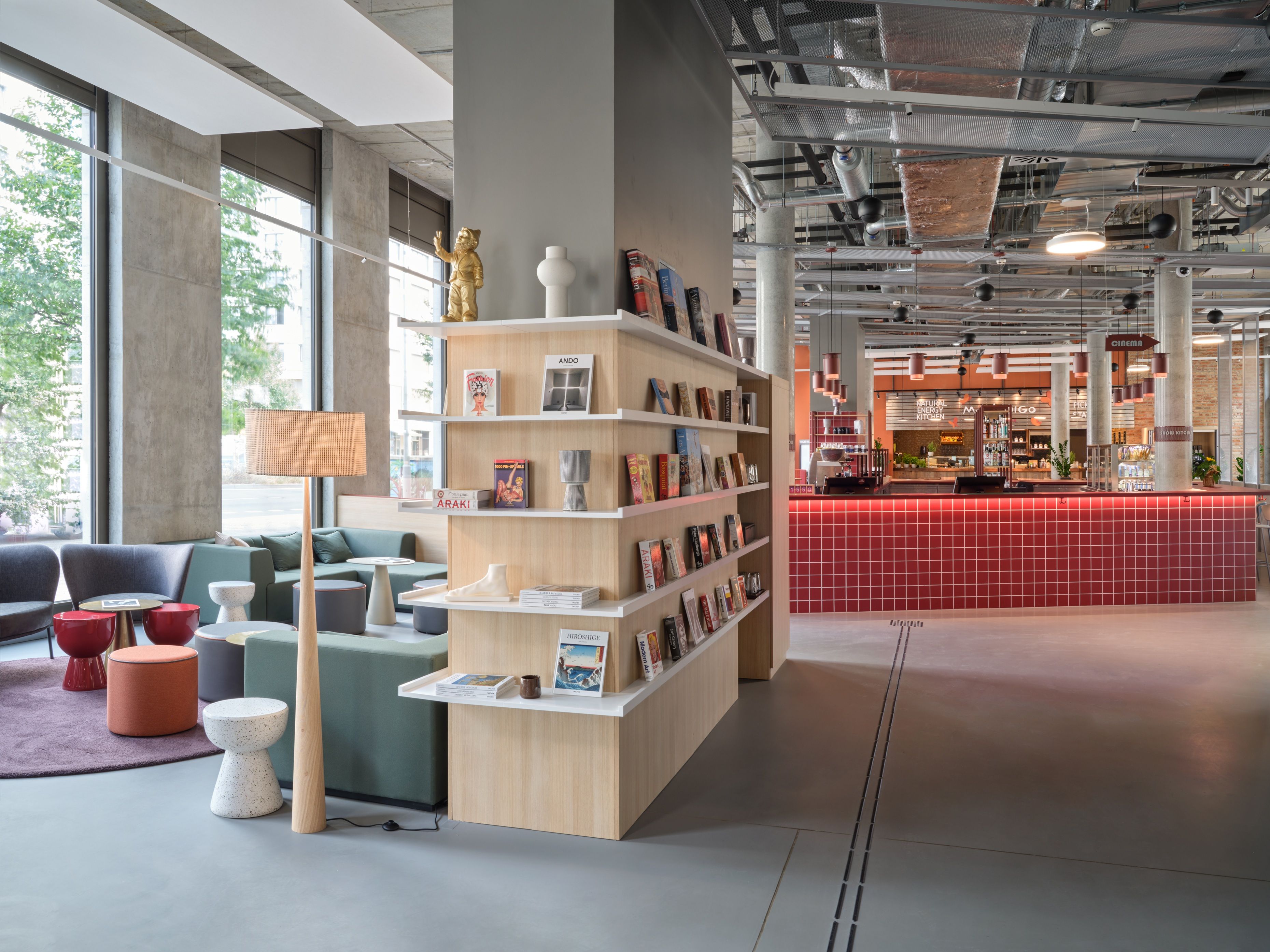 Bar & Lobby