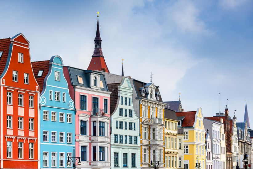 Altstadt von Rostock mit bunten Giebelhäusern.