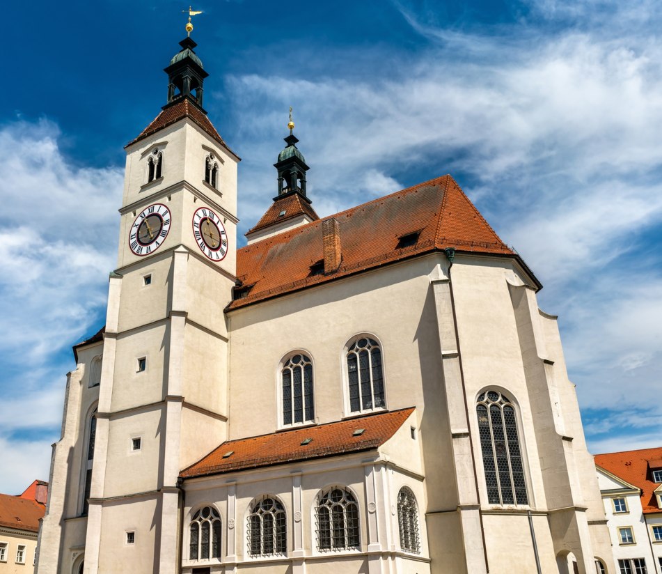 Neupfarrkirche am Neupfarrplatz in Regensburg - BAHNHIT.DE, © getty, Foto: Leonid Andronov