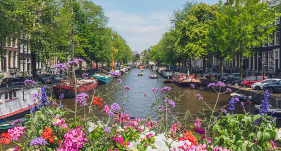 Amsterdam-Blumen-Grachten, © GettyImages, George Pachantouris
