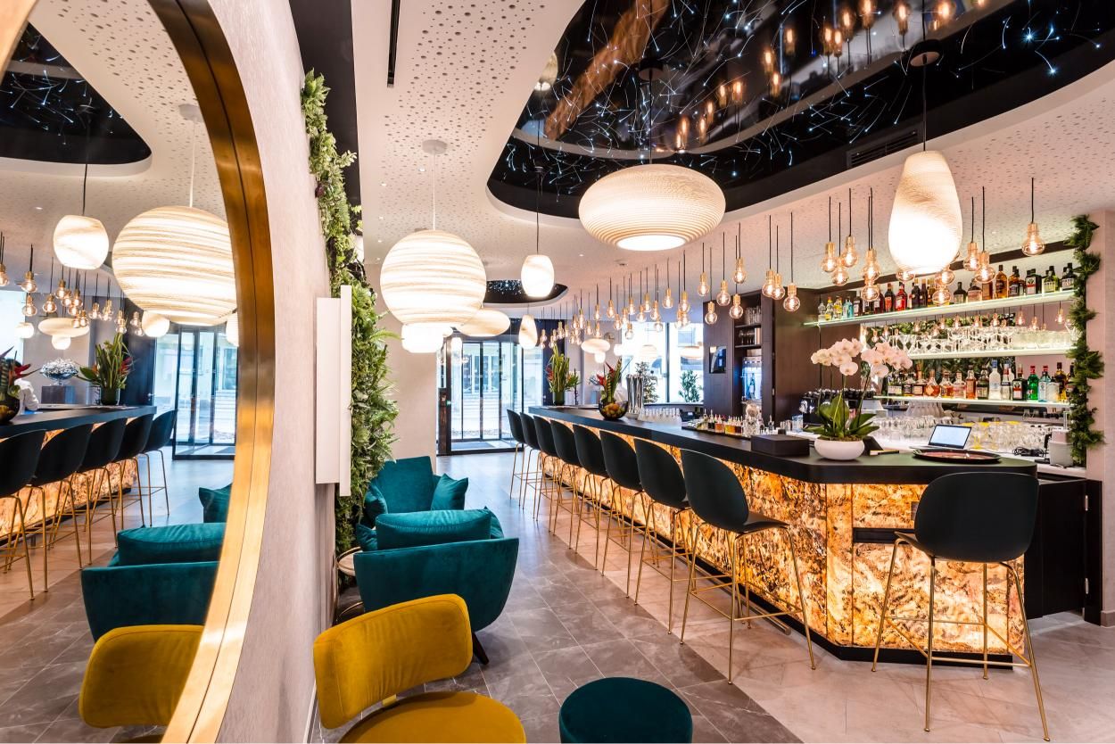 Hotel Bar