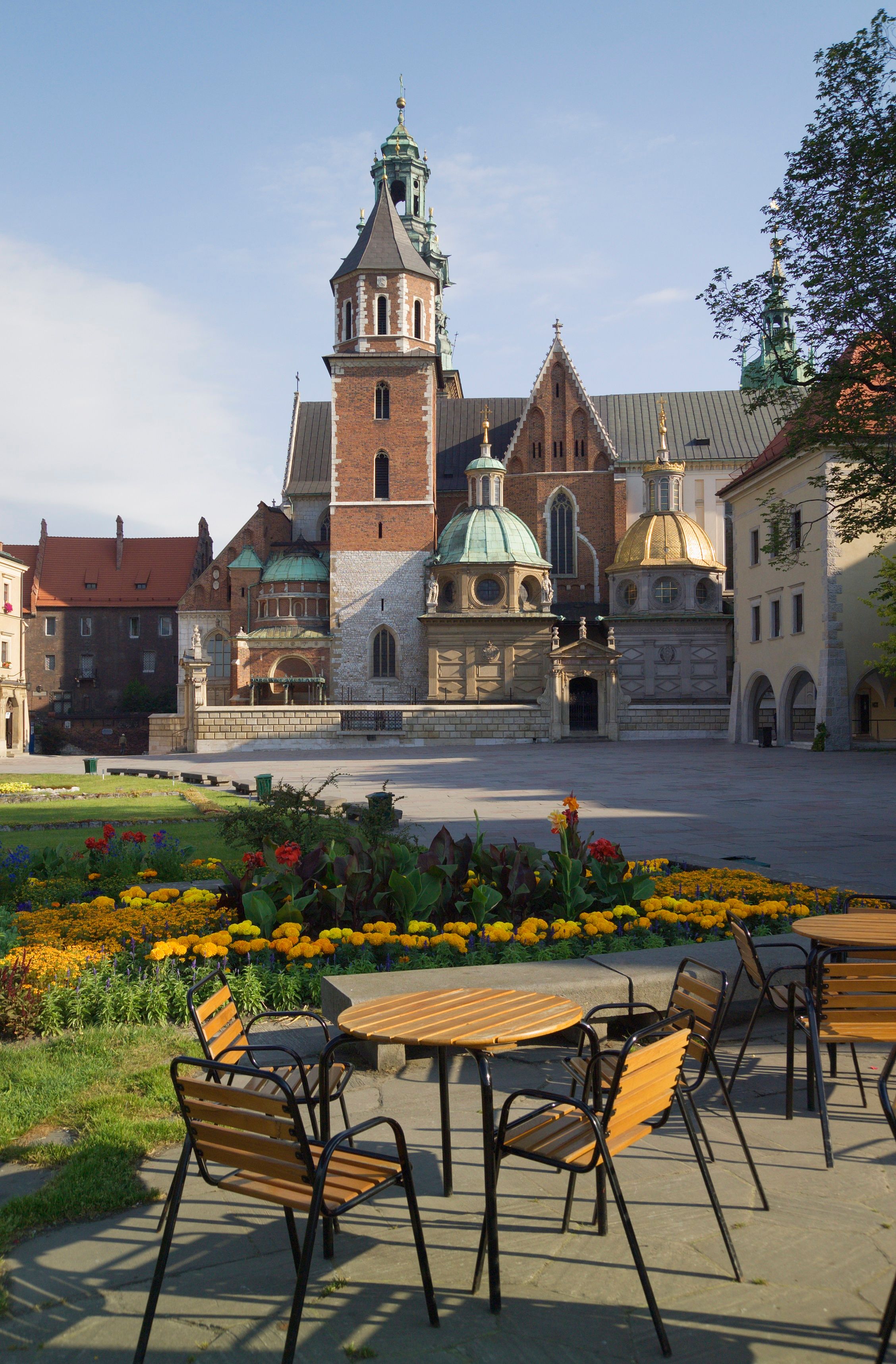 Café in Krakau mit Blick auf die Wawel-Kathedrale