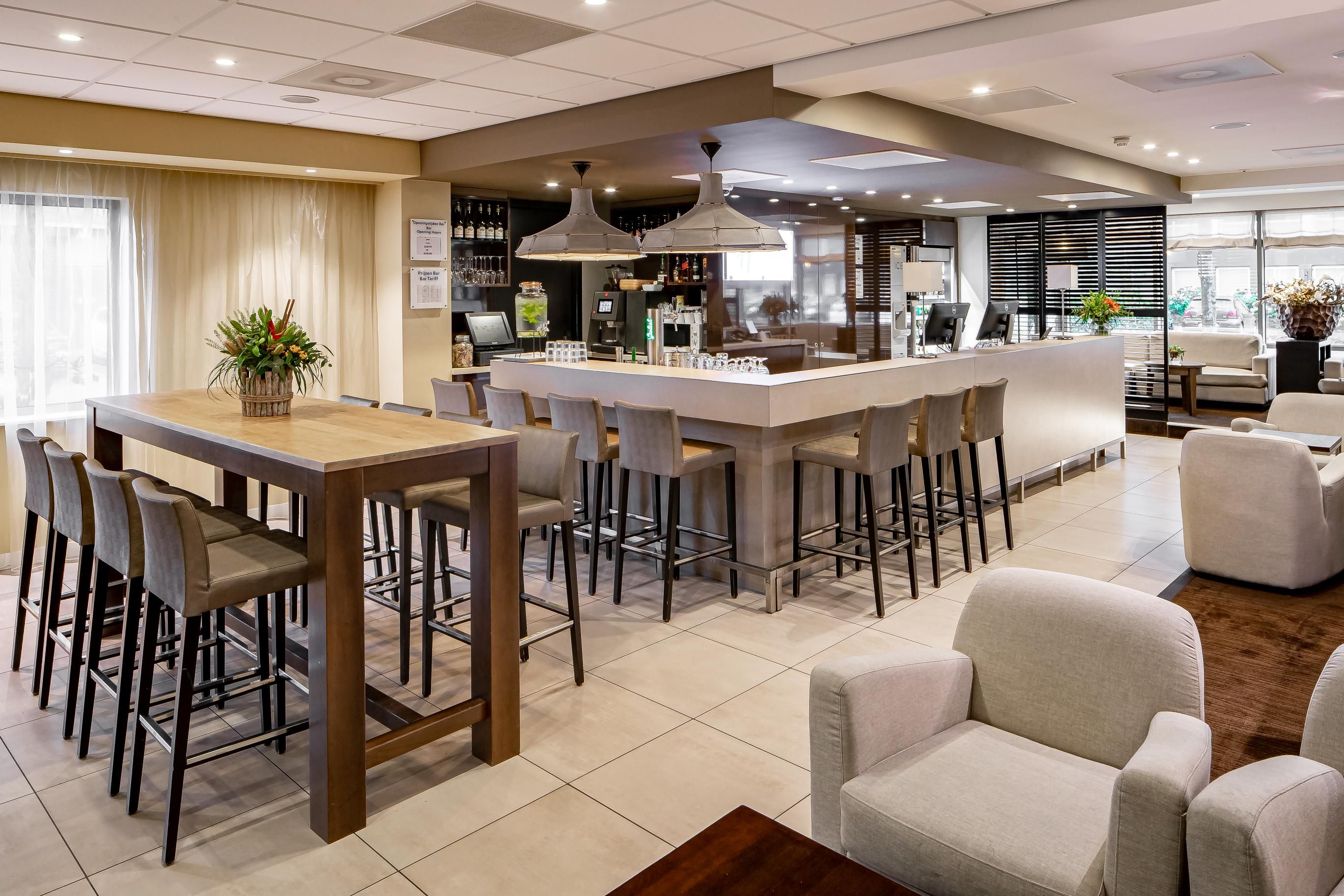 Hotel Bar