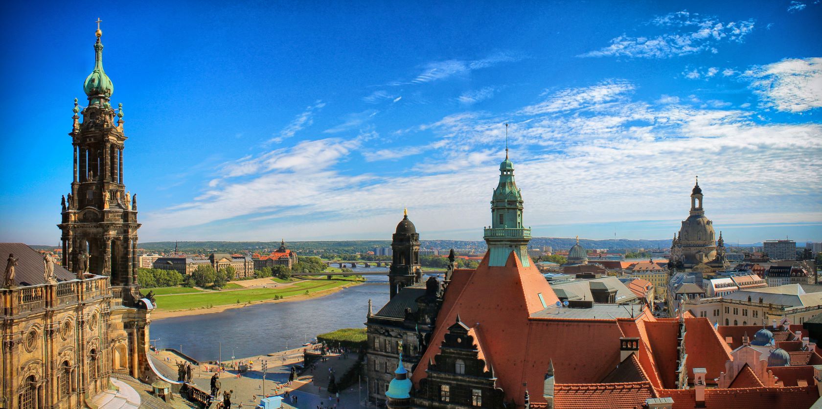 Panoramablick über die Elbe in Dresden