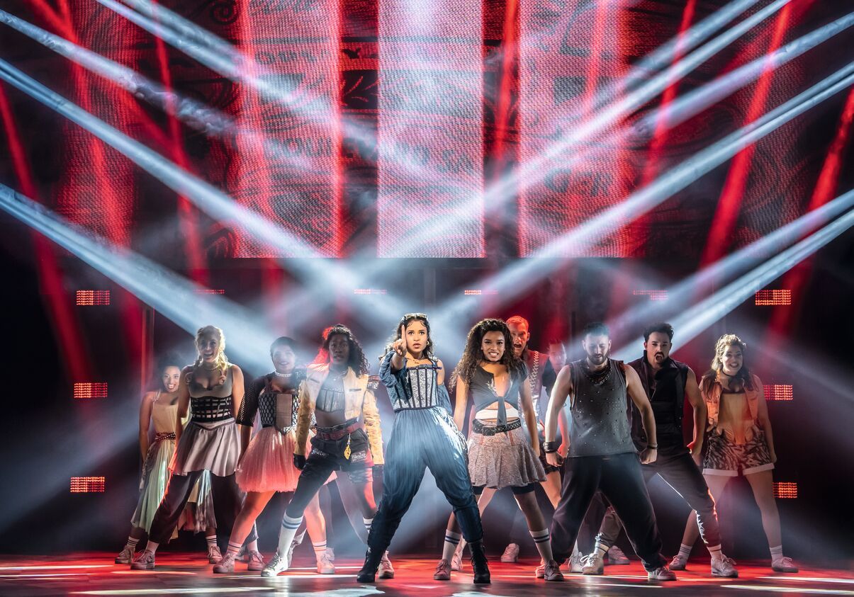 Cast von & Julia auf der Bühne