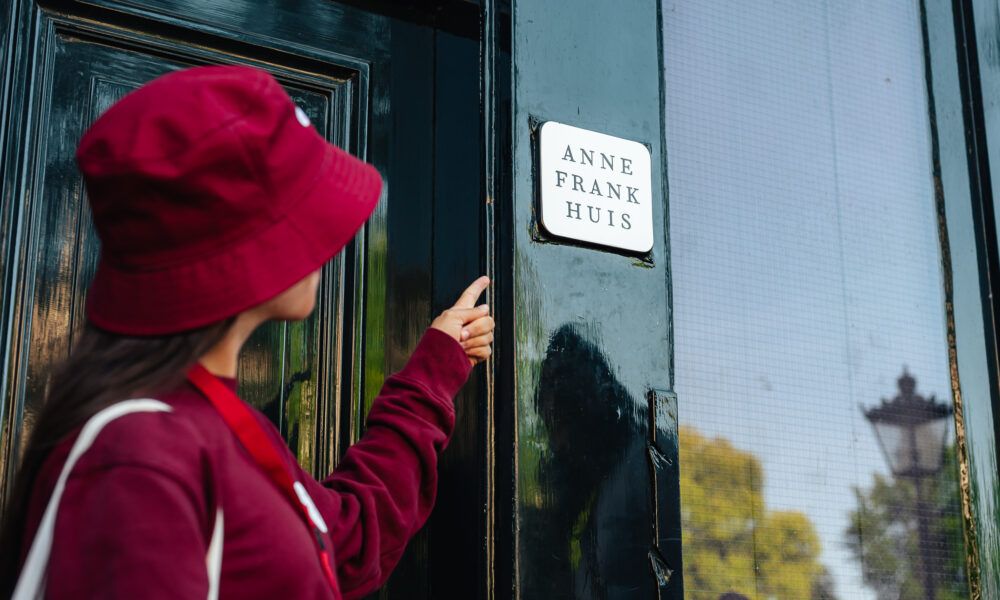 Tourguide von Amsterdamliebe vor dem Anne Frank Haus