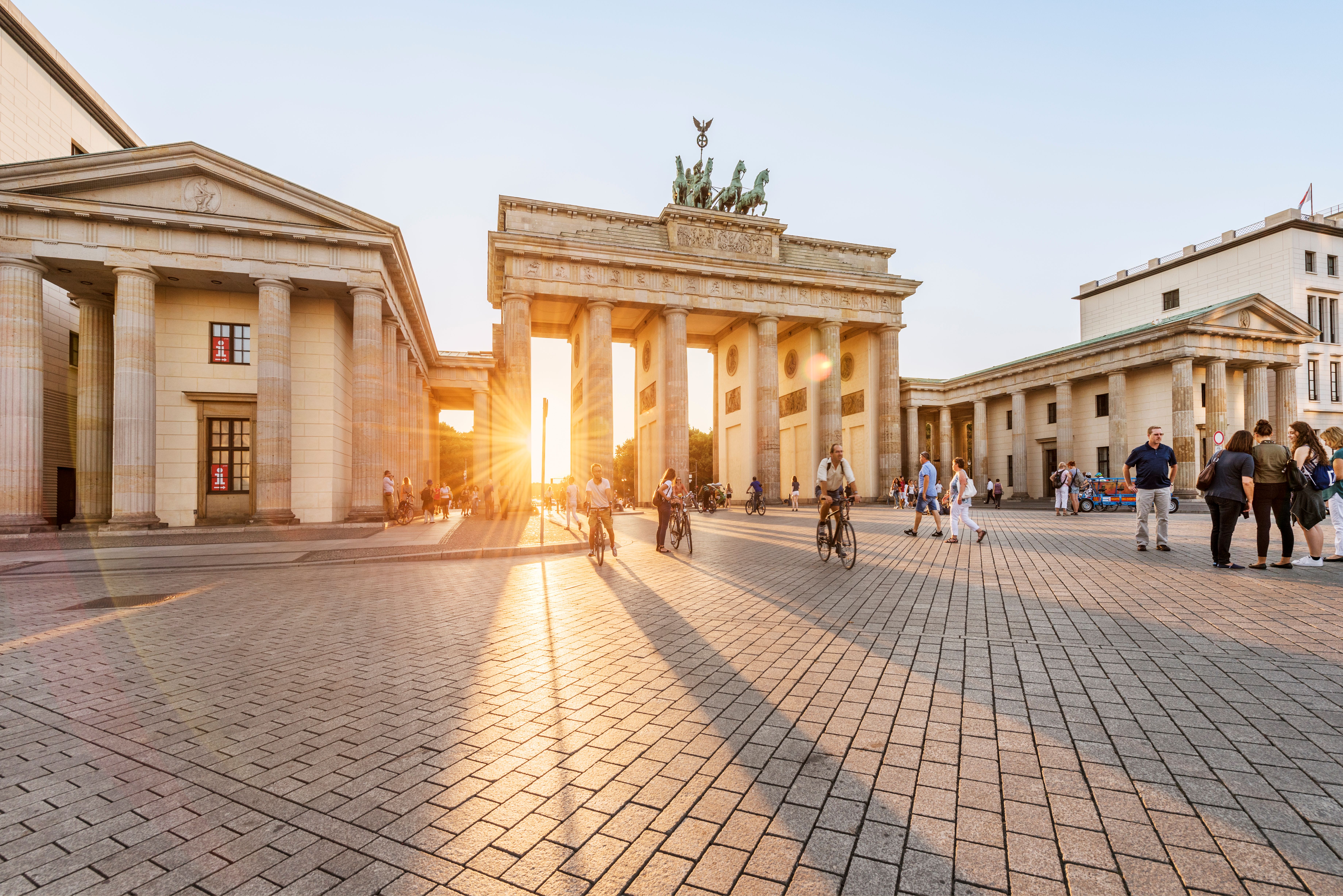Sonnenstrahlen durch Brandenburger Tor