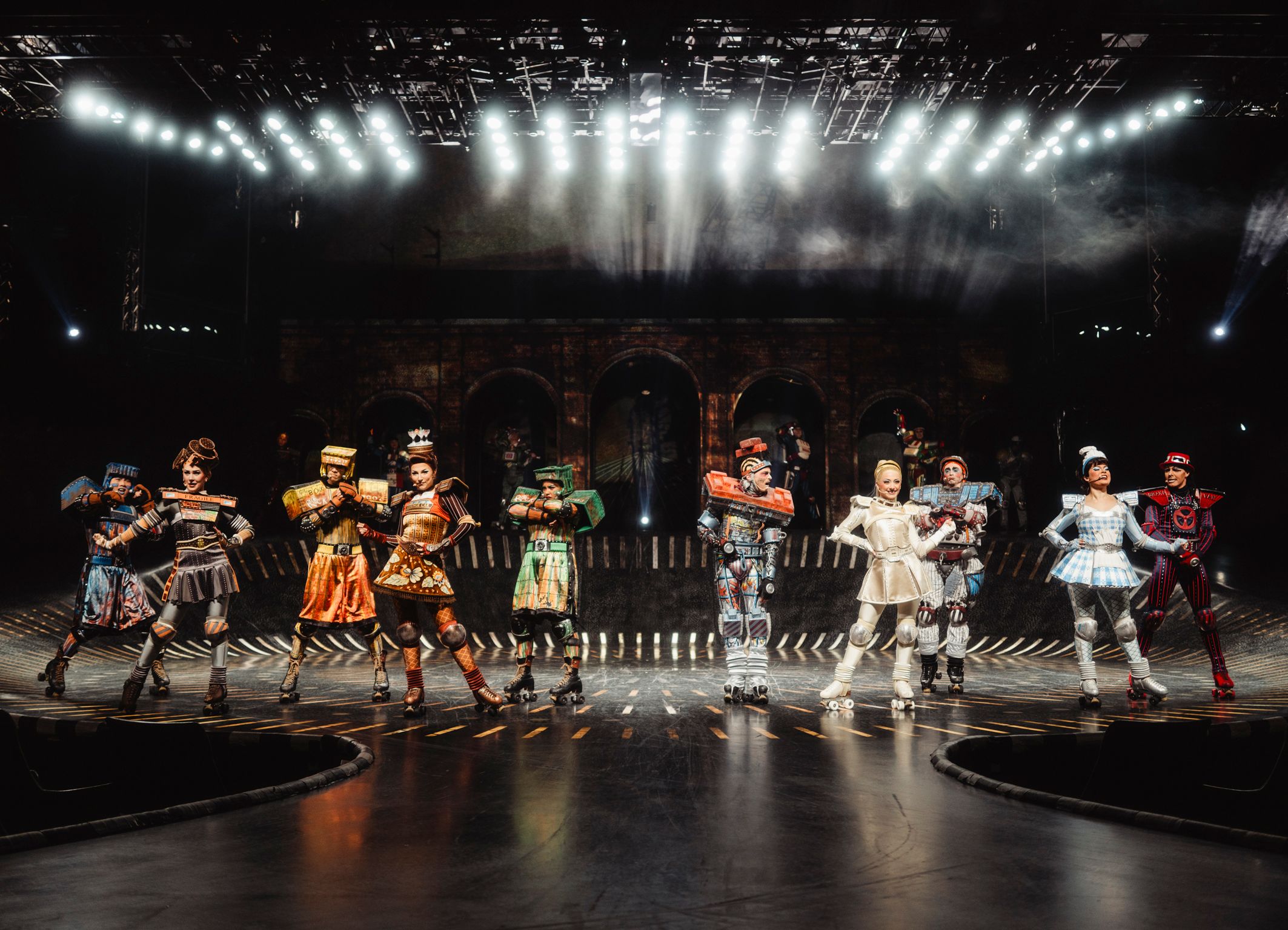 Ensemble des Musicals Starlight Express gemeinsam auf der Bühne