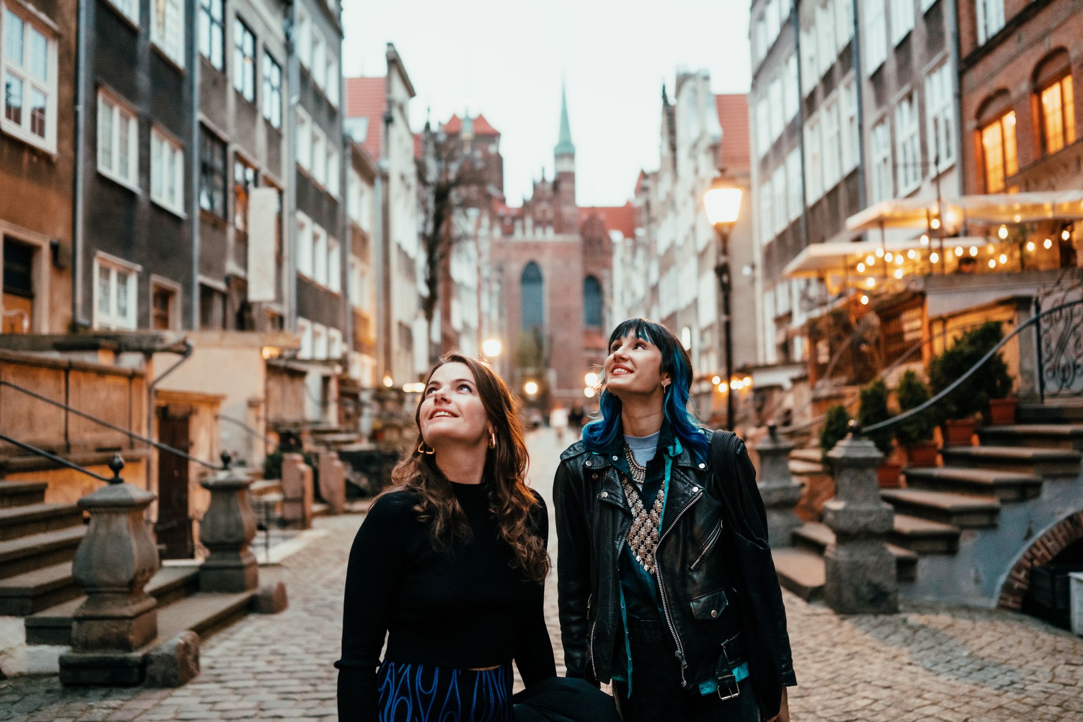 Zwei Frauen in der Altstadt Danzig