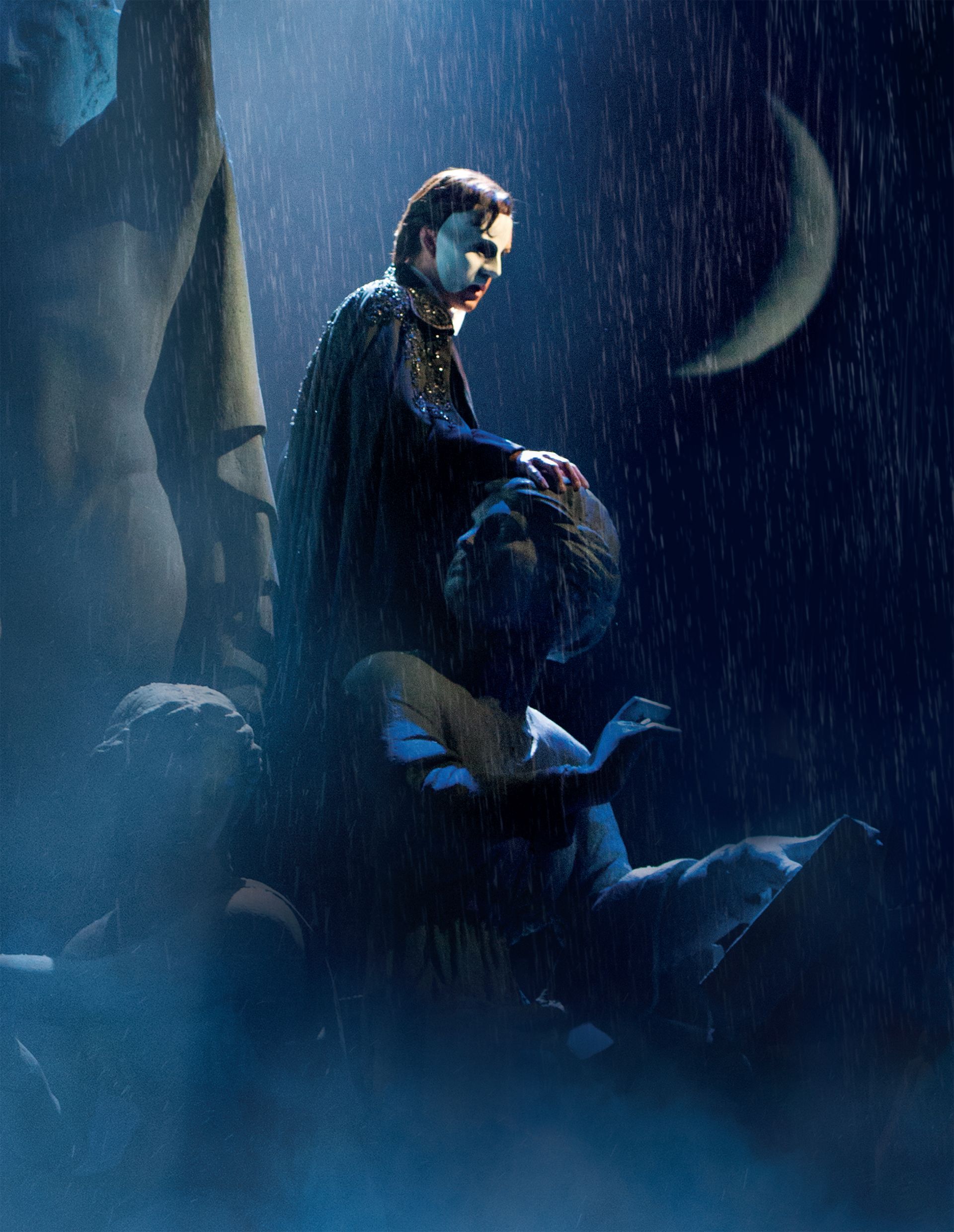 Earl Carpenter als Das Phantom der Oper im Regen