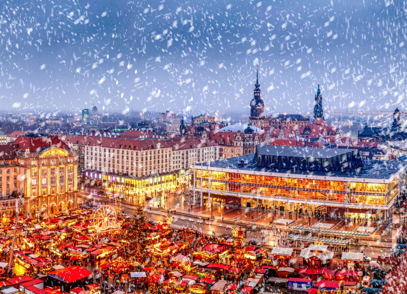 Dresdner Striezelmarkt im Winter bei Schnee