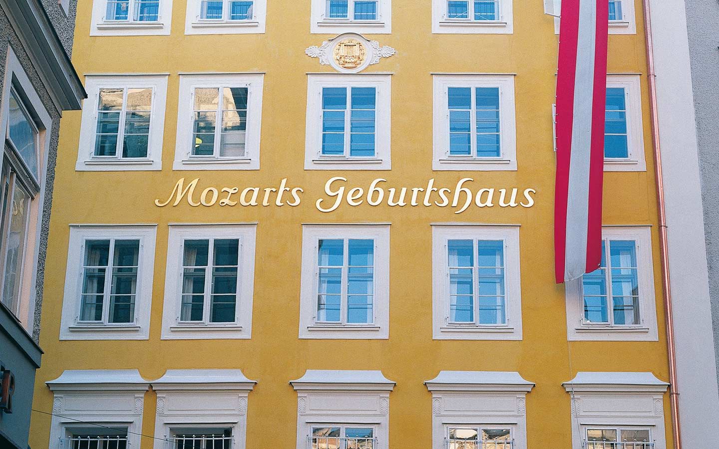 gelbes Mozarts Geburtshaus in Salzburg