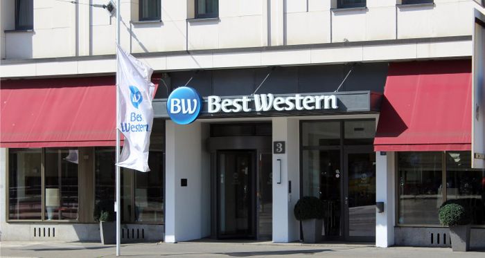 Eingang eines Best Western Hotels