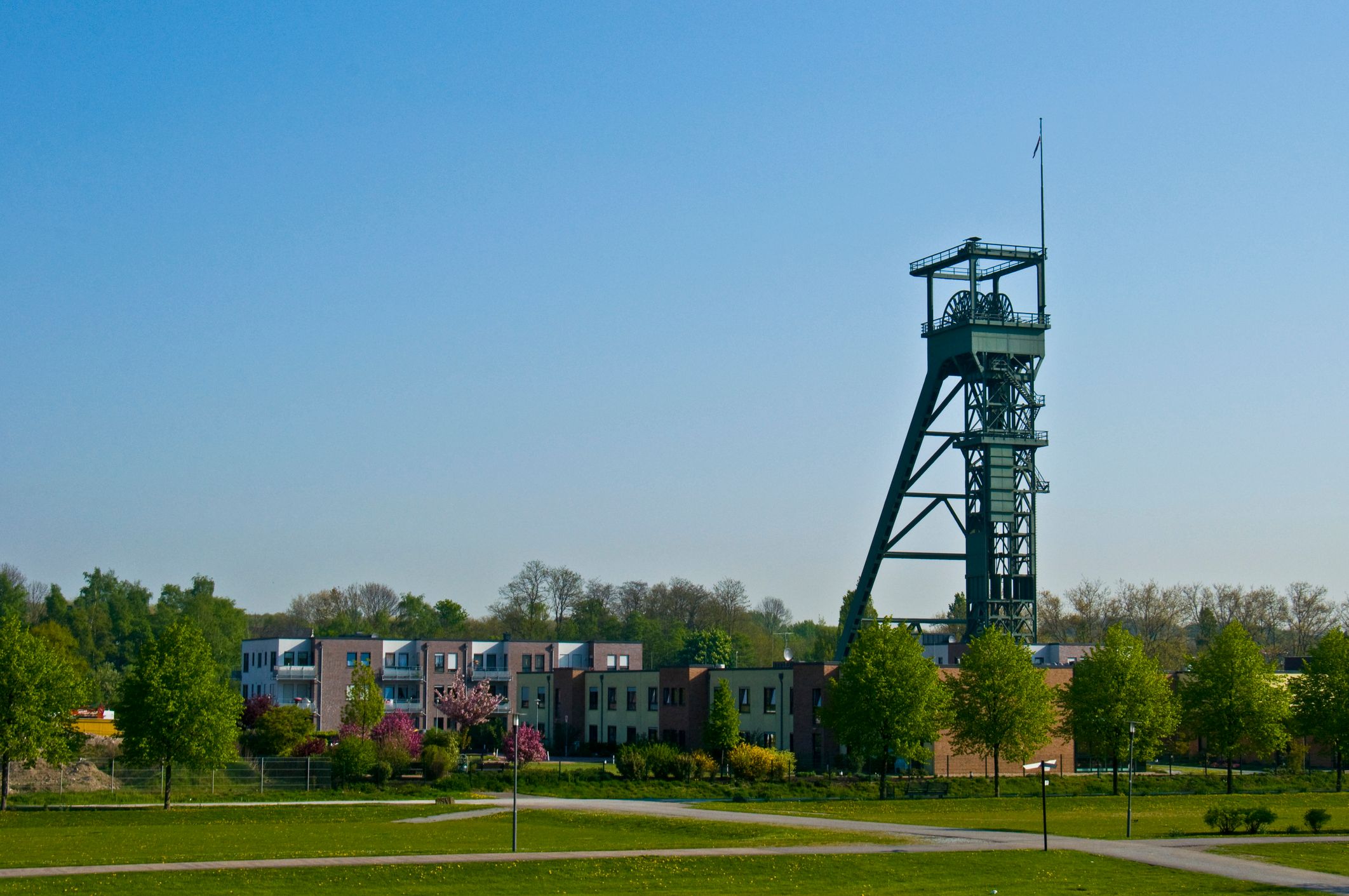 Park und Häuser an der stillgelegten Zeche in Oberhausen 