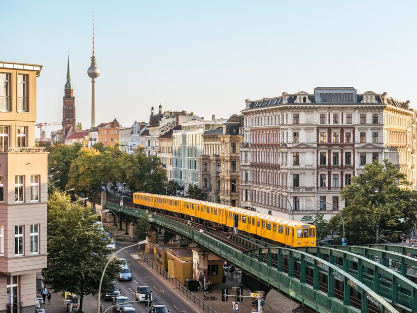 oberirdische U Bahn Brücke Eberswalder Straße in Berlin Prenzlauer Berg