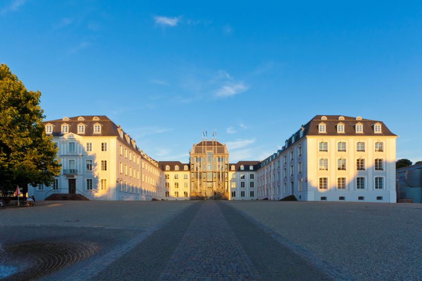 Schloss in Saarbrücken in der goldenen Stunde