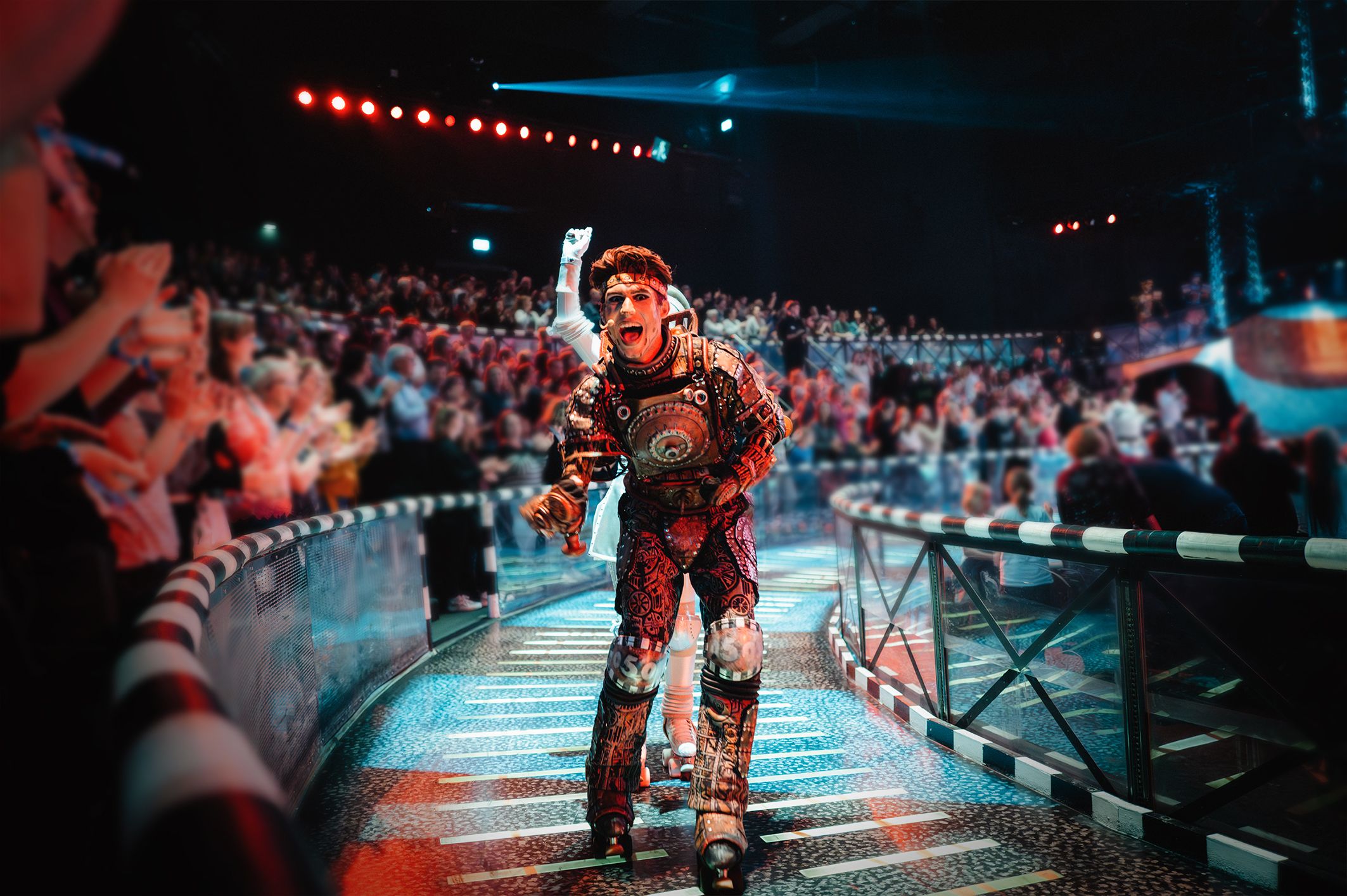 Rusty, die Dampflok aus dem Musical Starlight Express, auf der Bühne