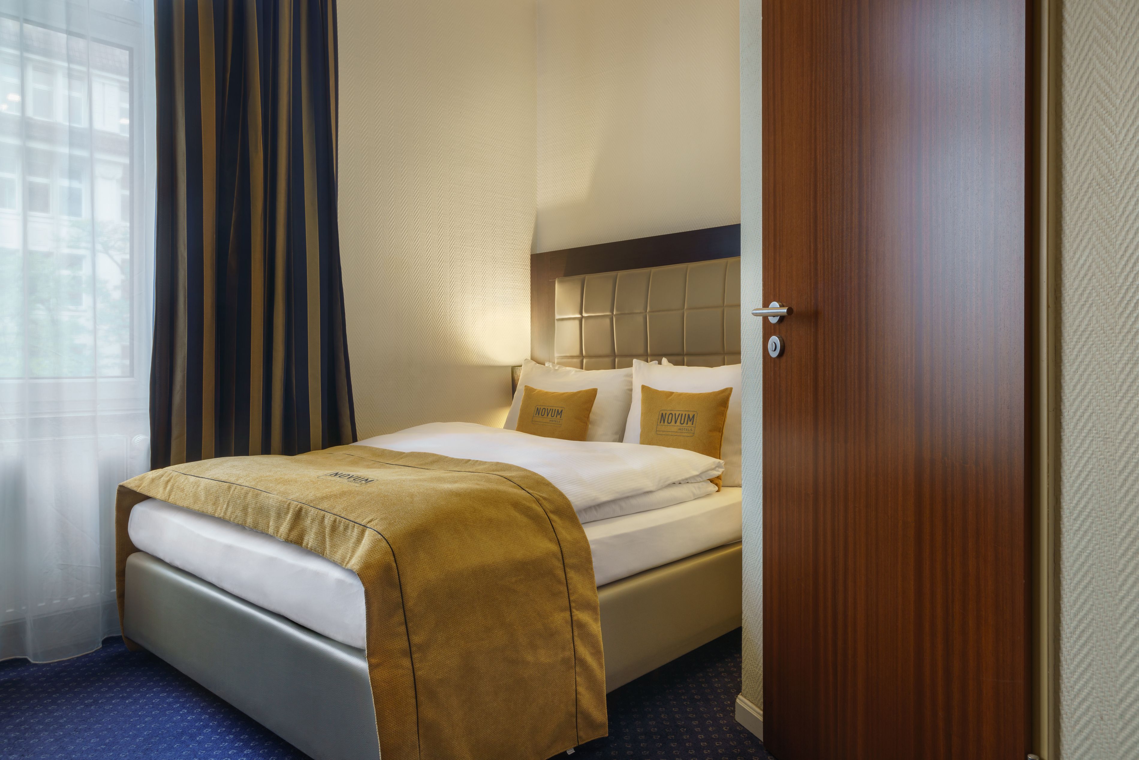 Queensize Room