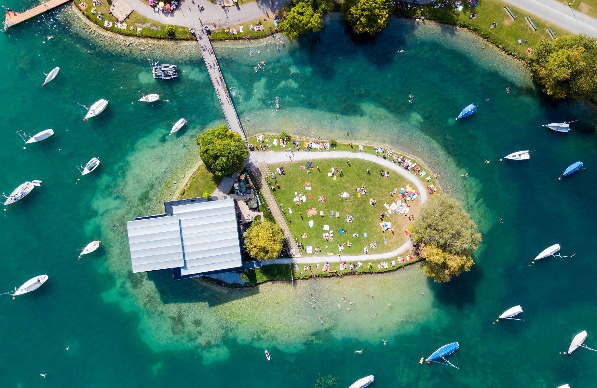 Saffa-Insel in Zürich aus der Luft gesehen