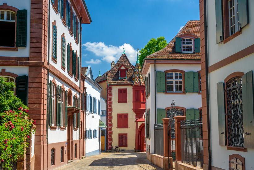 Altstadt in Basel mit bunten Häusern