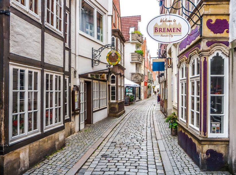 Schnoorviertel in Bremen mit schmalen Gassen und historischen Fachwerkhäusern.
