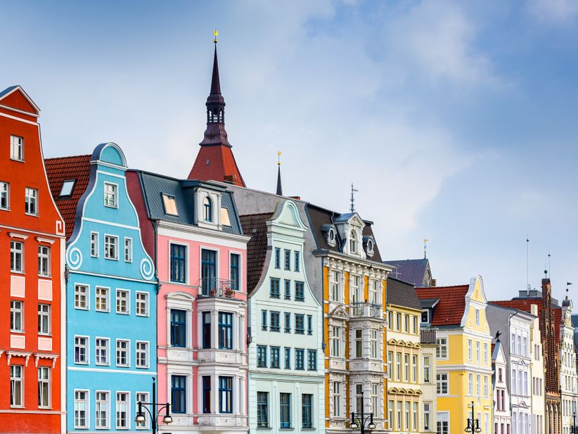 Altstadt von Rostock mit bunten Giebelhäusern.
